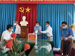 LĐLĐ huyện Hàm Thuận Bắc vận động ủng hộ quỹ phòng, chống dịch Covid